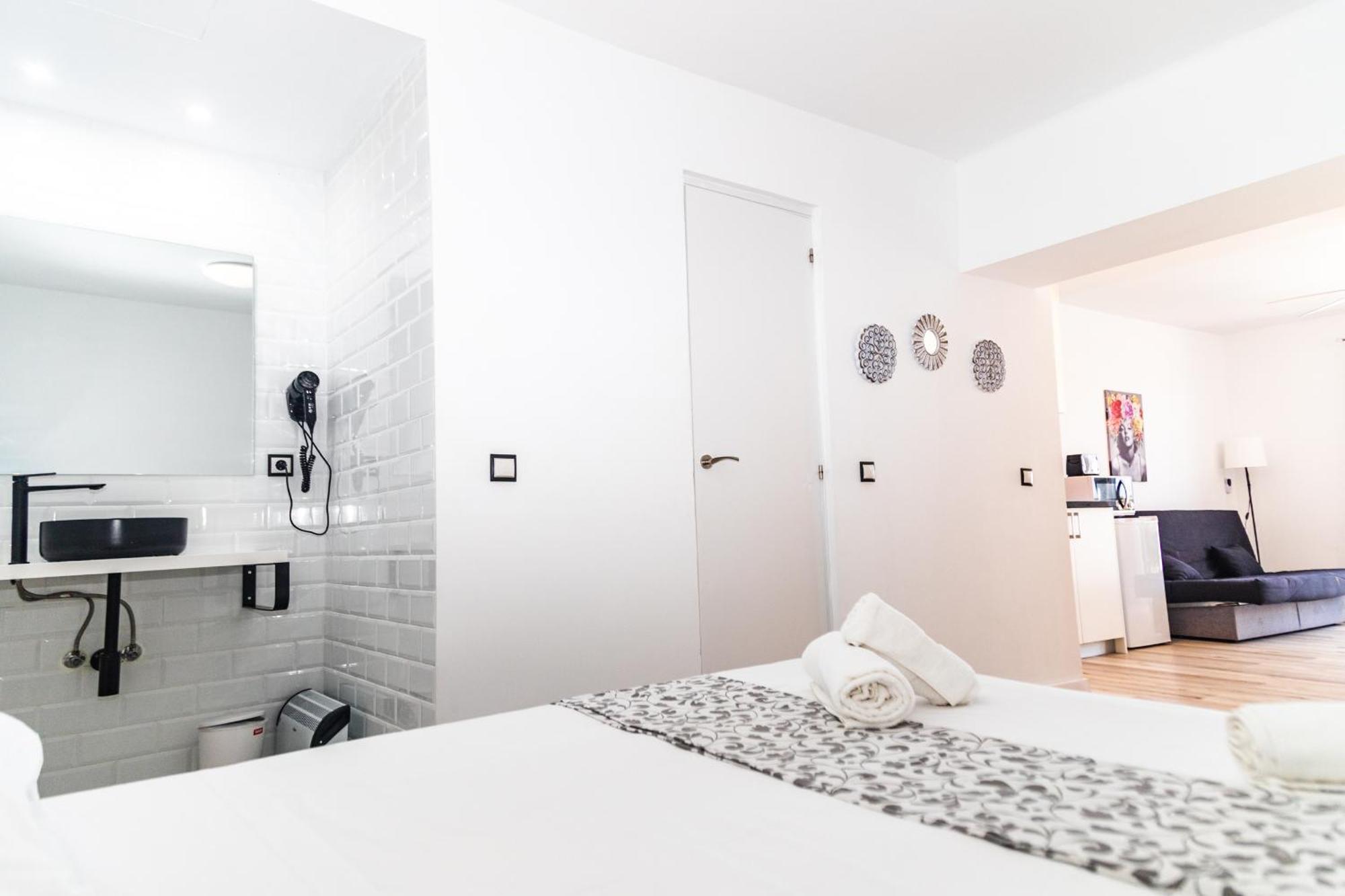 Jacaranda Apartments & Studios Es Canar  Ngoại thất bức ảnh