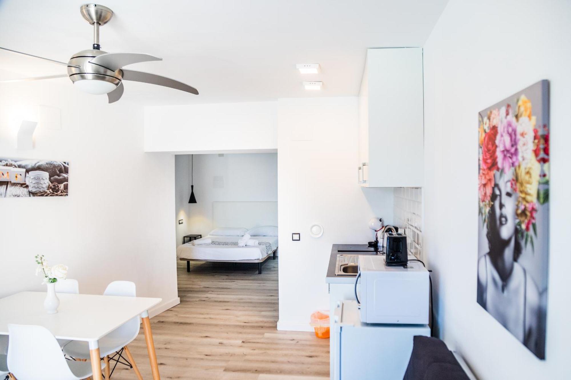 Jacaranda Apartments & Studios Es Canar  Ngoại thất bức ảnh