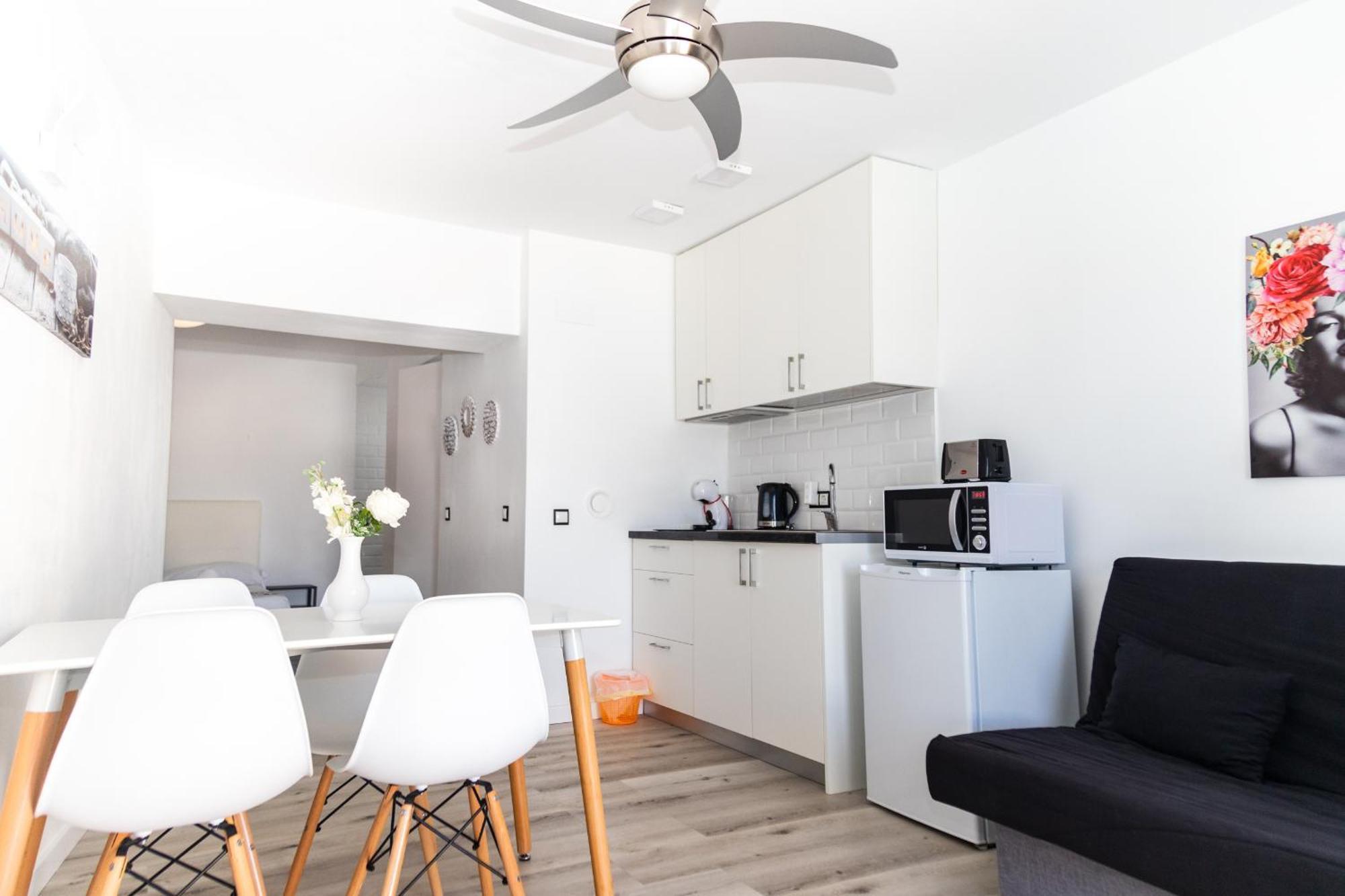 Jacaranda Apartments & Studios Es Canar  Ngoại thất bức ảnh