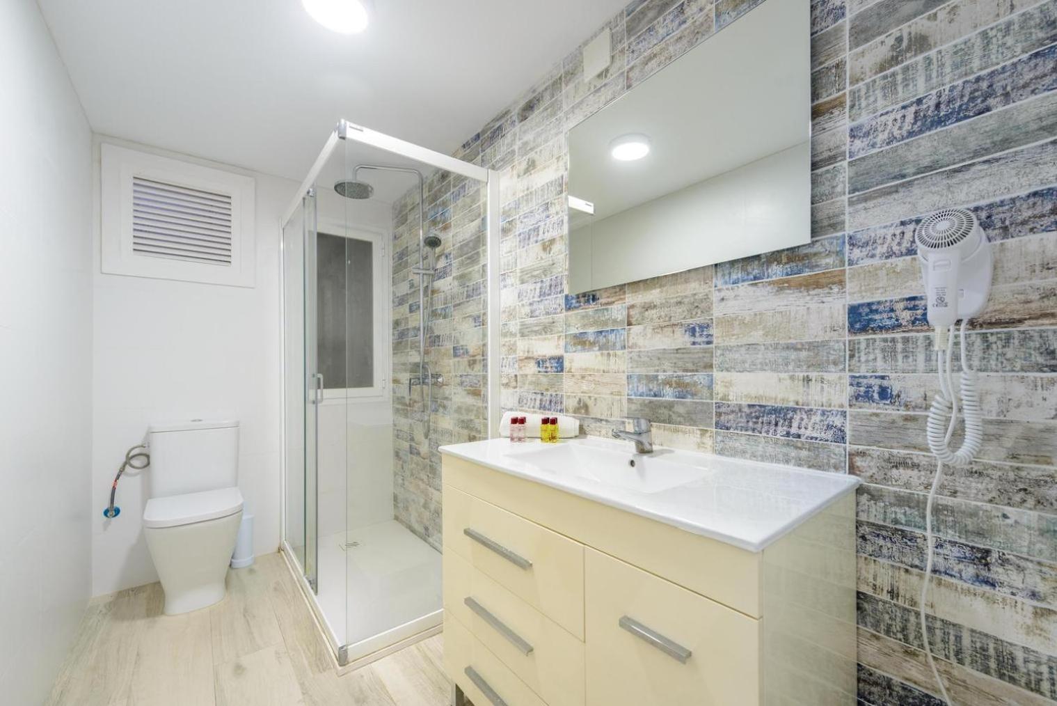 Jacaranda Apartments & Studios Es Canar  Phòng bức ảnh