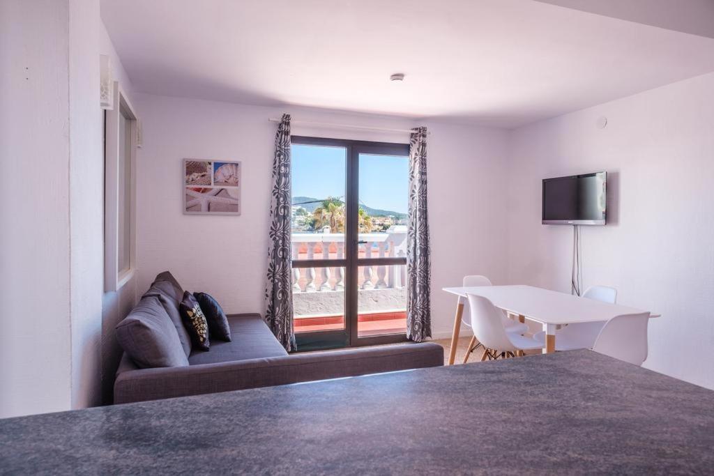 Jacaranda Apartments & Studios Es Canar  Ngoại thất bức ảnh